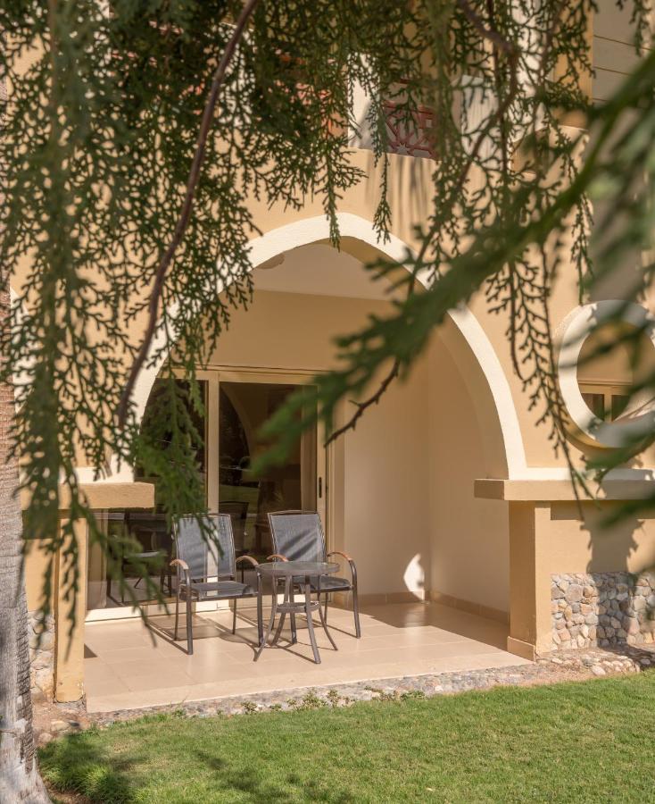 Offerta Speciale San Valentino - Camera con Letto King-Size e Vista Piscina